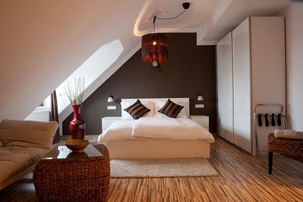 Hotel Koruna Chlumec nad Cidlinou Luaran gambar