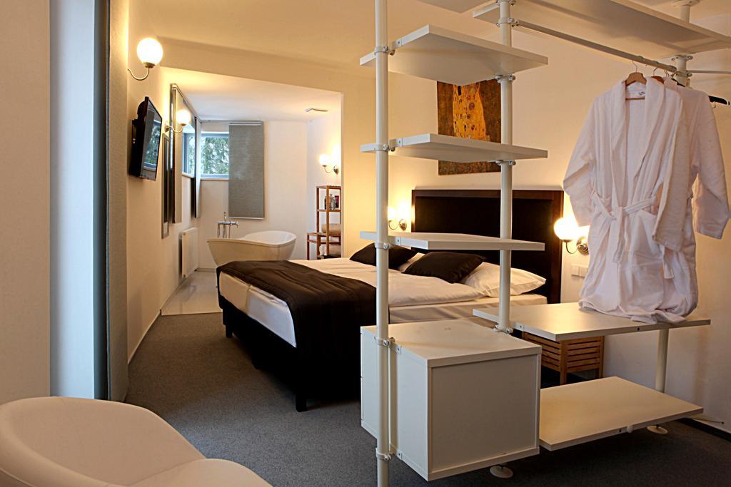 Hotel Koruna Chlumec nad Cidlinou Luaran gambar