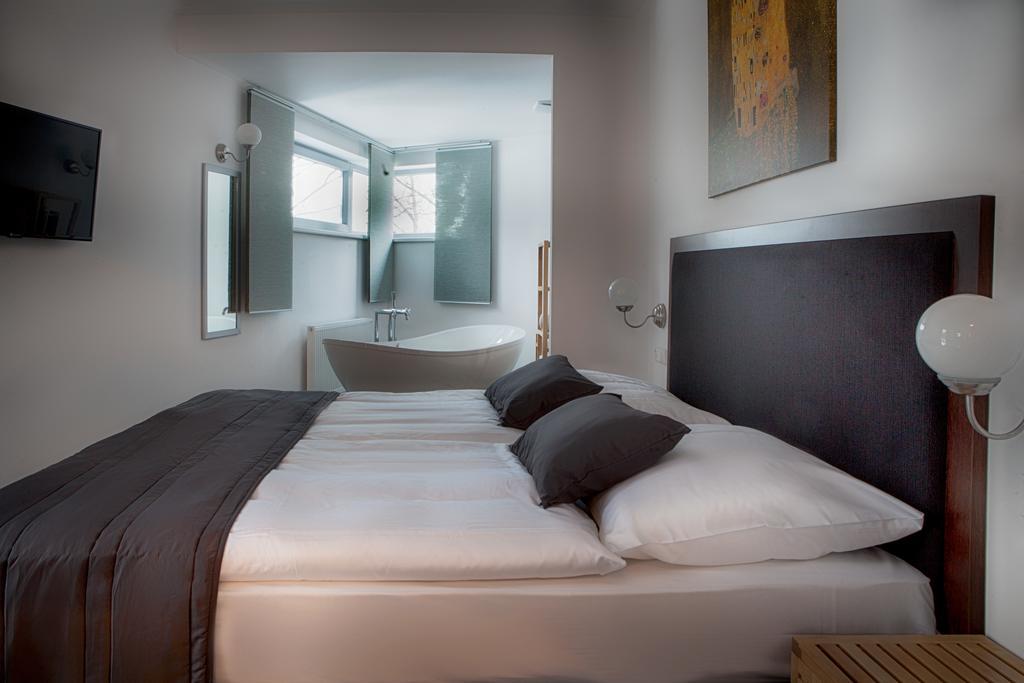 Hotel Koruna Chlumec nad Cidlinou Luaran gambar