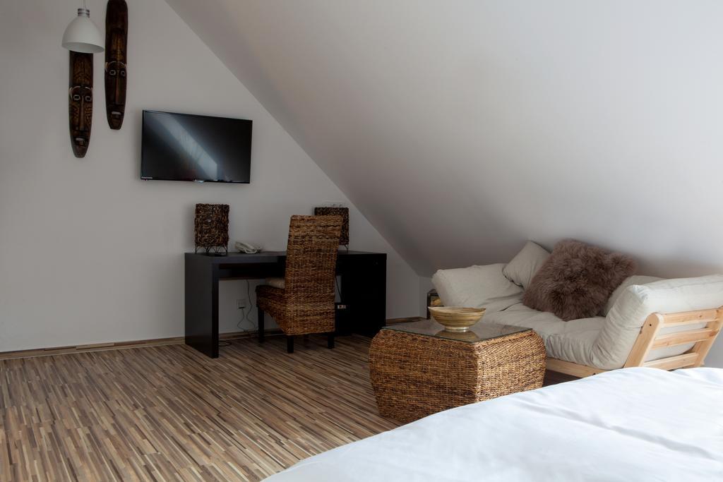 Hotel Koruna Chlumec nad Cidlinou Luaran gambar