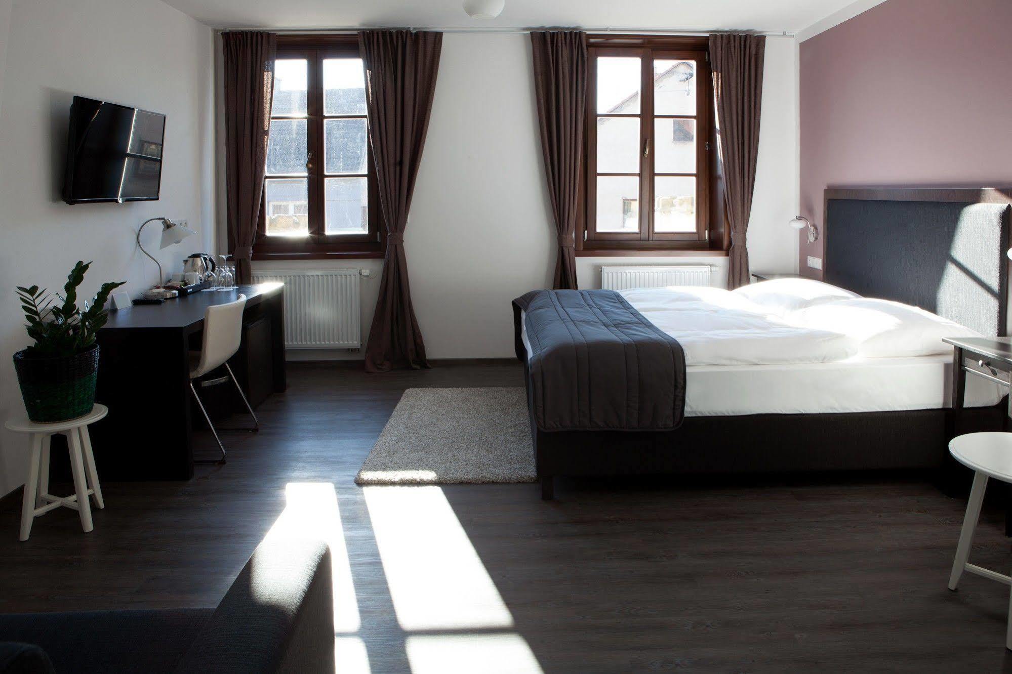 Hotel Koruna Chlumec nad Cidlinou Luaran gambar