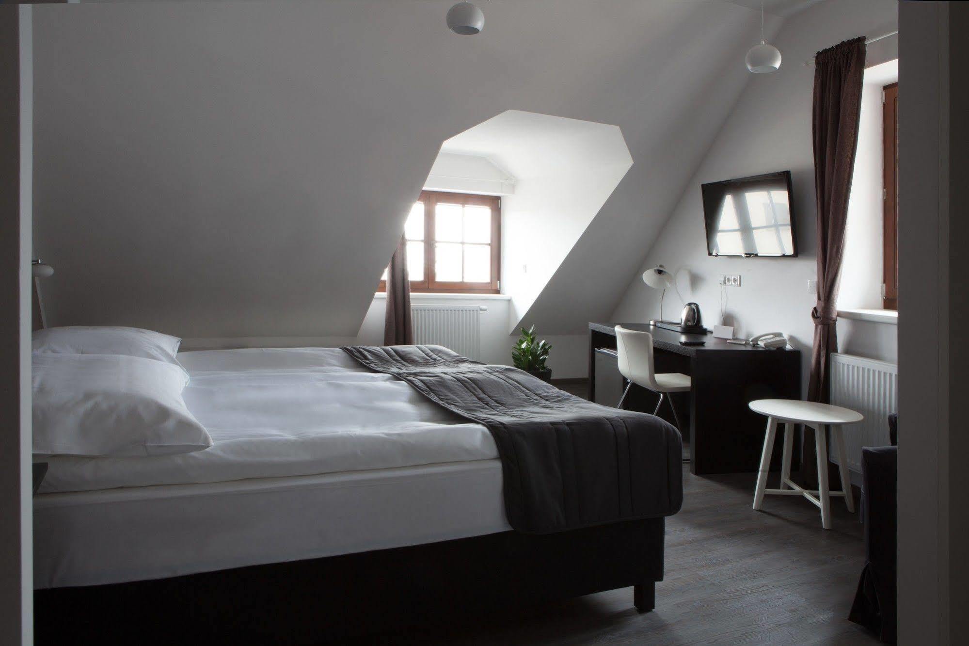Hotel Koruna Chlumec nad Cidlinou Luaran gambar