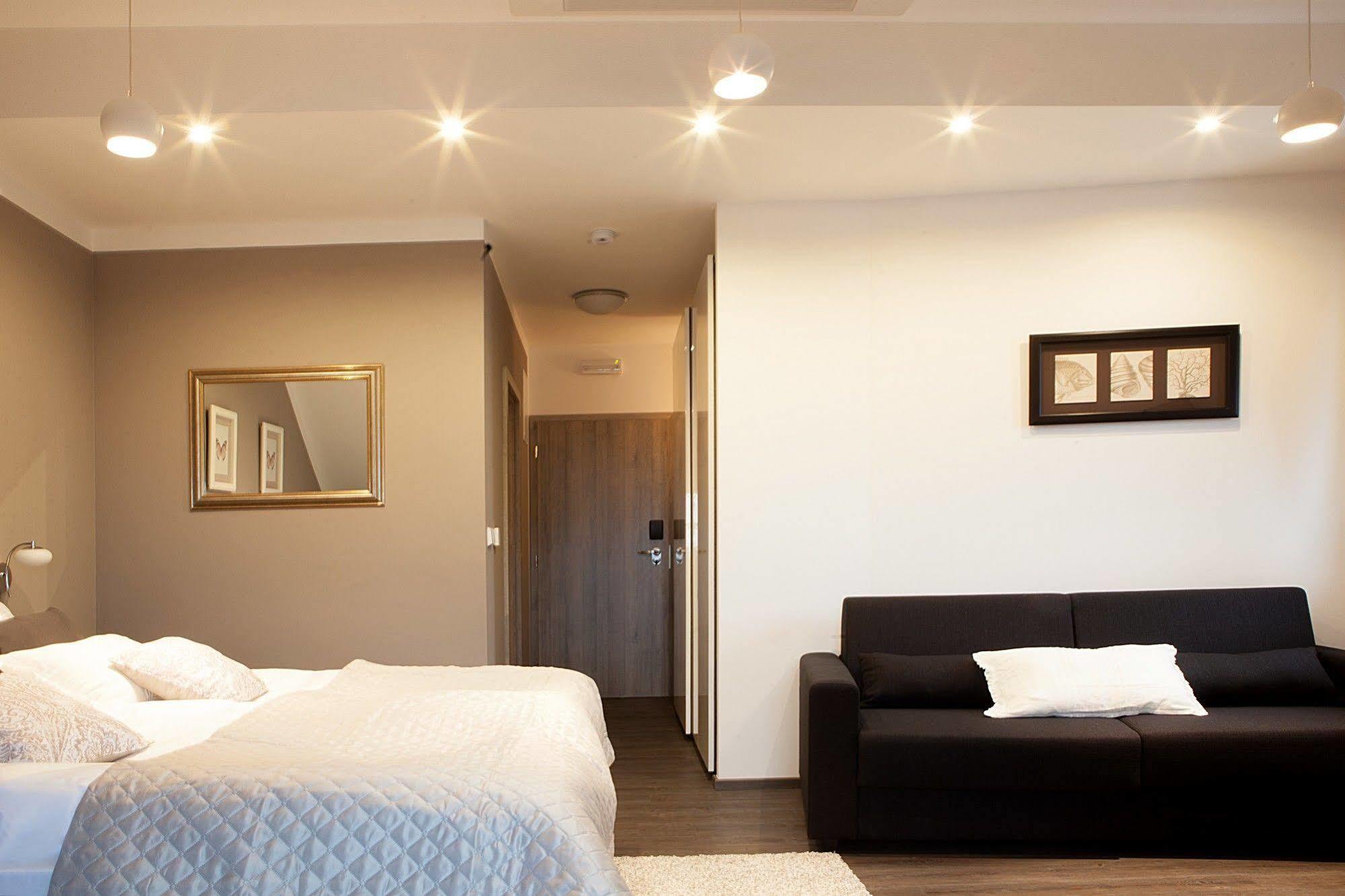 Hotel Koruna Chlumec nad Cidlinou Luaran gambar