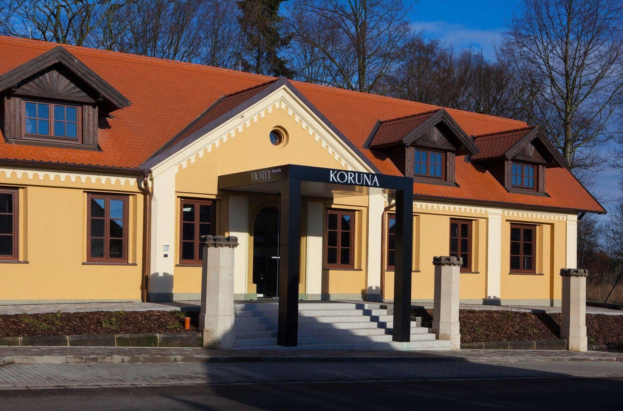 Hotel Koruna Chlumec nad Cidlinou Luaran gambar